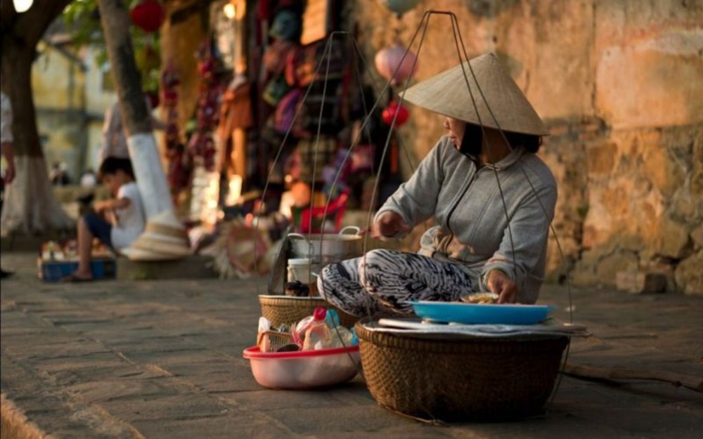 Gánh hàng rong tại Hội An, nơi có bánh vạc trắng mịn thơm ngon (Ảnh: Sưu tầm internet)