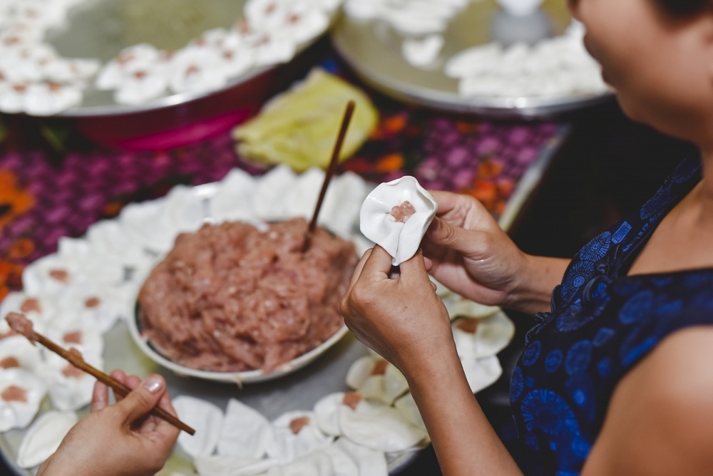 Cận cảnh nặn một chiếc bánh vạc (Ảnh: Sưu tầm internet)