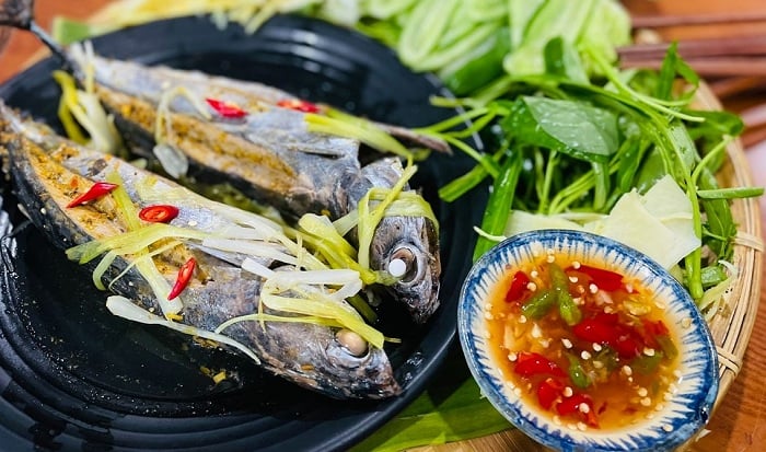 cá hấp cuốn bánh tráng