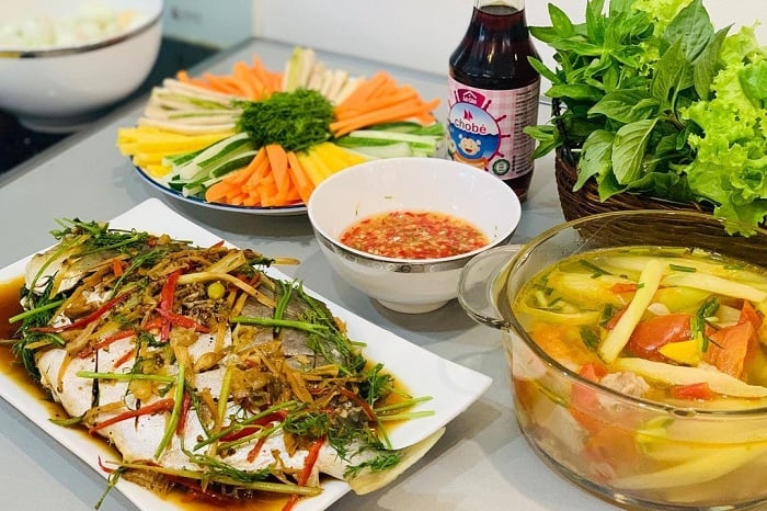 cá hấp cuốn bánh tráng