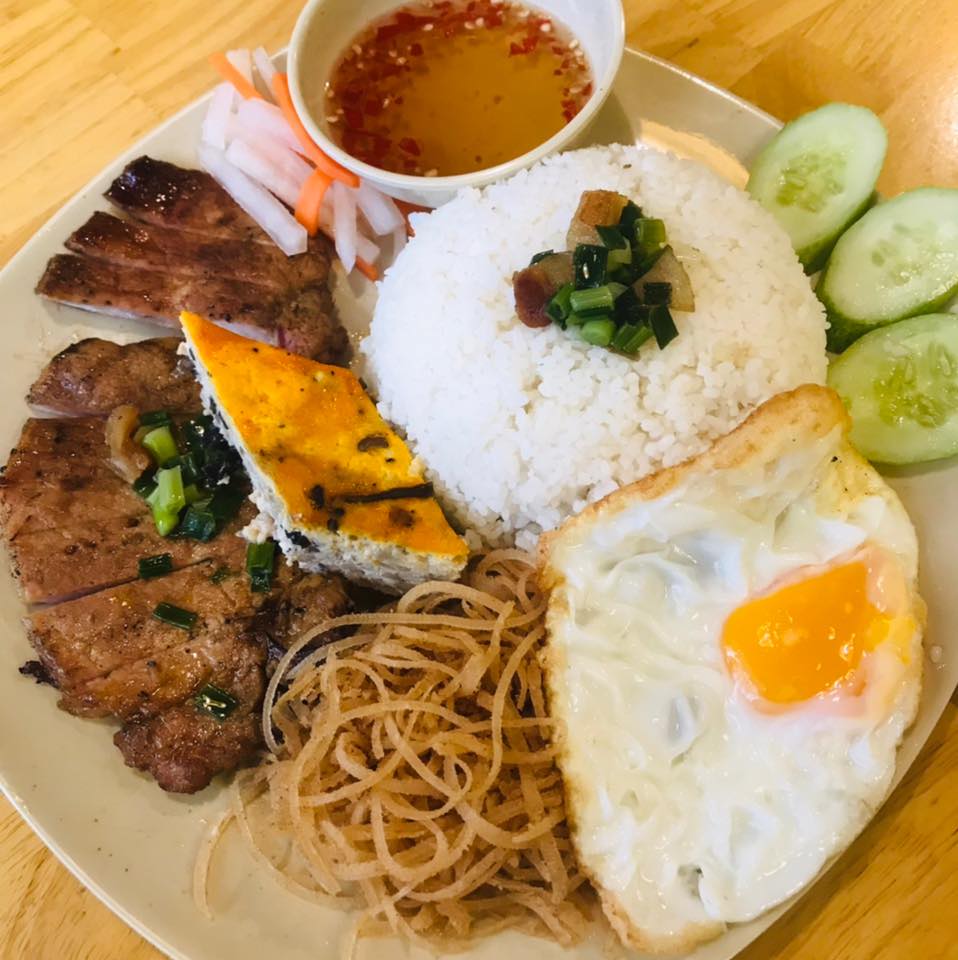 Hương vị thơm ngon của cơm tấm tại quán Tỷ Đô đã không còn xa lạ với nhiều người Hà Nội