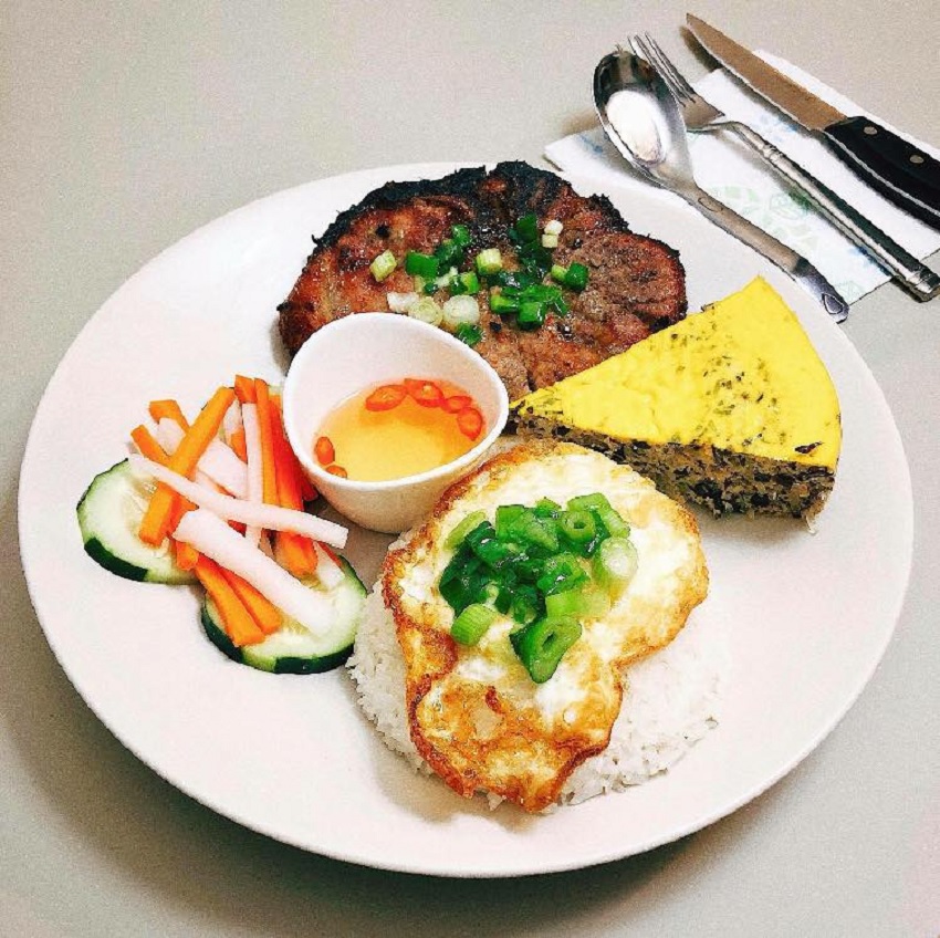 Đĩa cơm tấm tuyệt phẩm tại quán Hằng làm xiêu lòng bao thực khách ghé thưởng thức