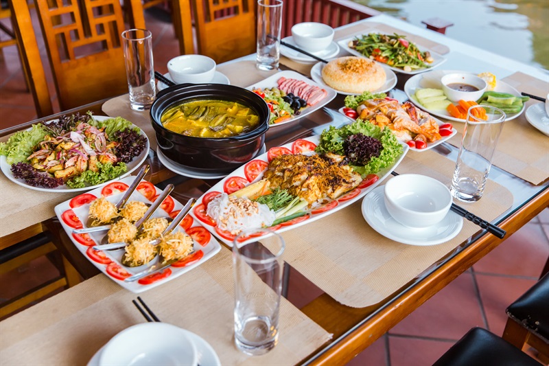 Trở về ký ức và hoài niệm trong khung cảnh thôn quê dân dã đẹp mê hồn, bên hương vị ẩm thực thuần Việt “ngon quên lối về” tại Nhà hàng Hương Quê, ngay giữa TT quận Long Biên