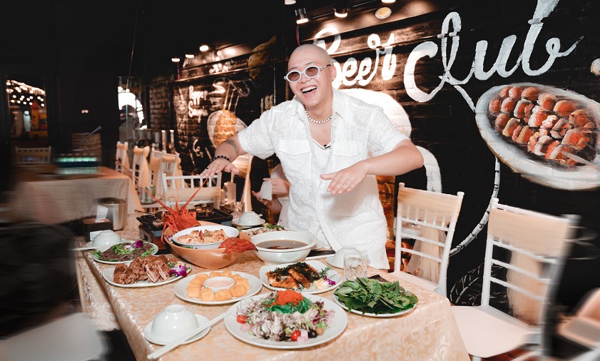 Nhà hàng hải sản Hạ Long 198X - nơi du khách vừa có thể thưởng thức các món ăn ngon, vừa hòa mình vào âm nhạc sôi động