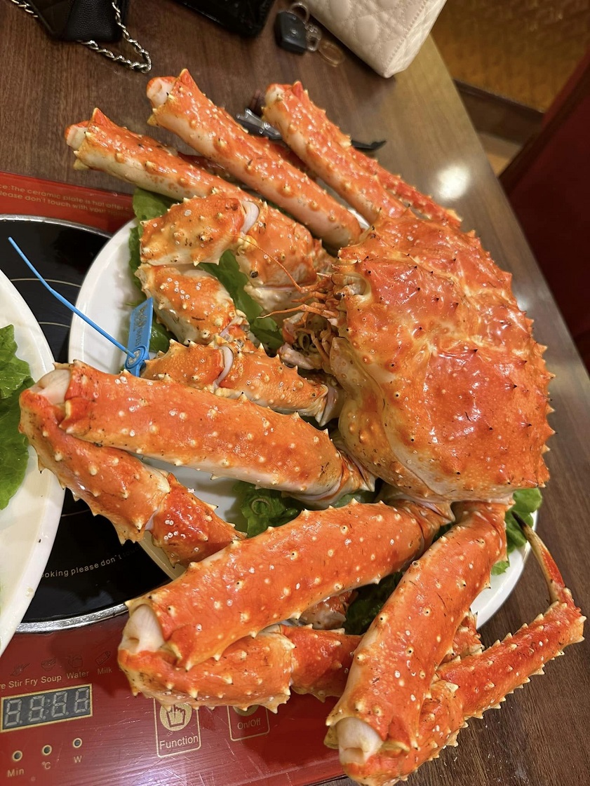 Nếu bạn đang tìm kiếm địa chỉ để thưởng thức hải sản Hạ Long thì nhà hàng Cua Vàng là gợi ý không thể bỏ qua