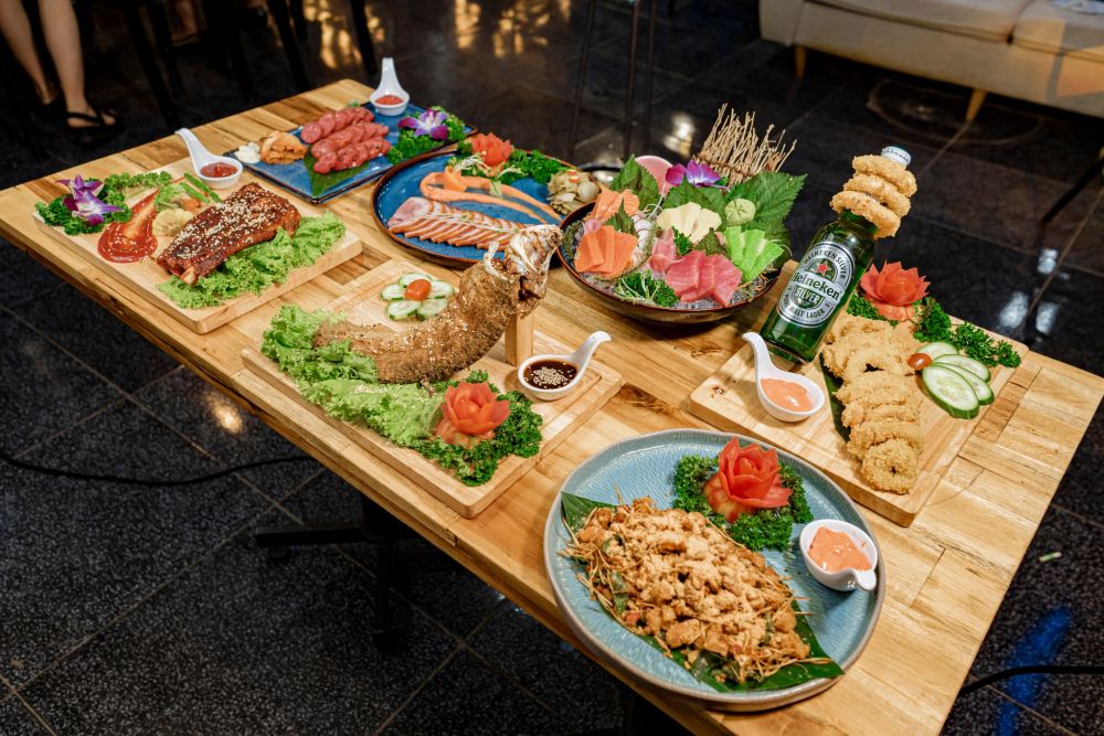 Món ăn hấp dẫn tại Buffet Alaska
