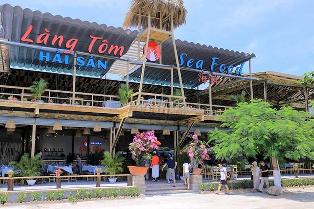 không gian nhà hàng hải sản nha trang bình dân