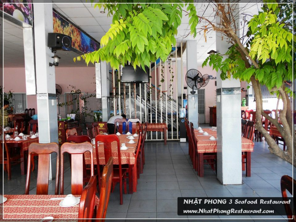 nhà hàng hải sản thiết kế tiện nghi, đơn giản mang lại cảm giác gần gũi