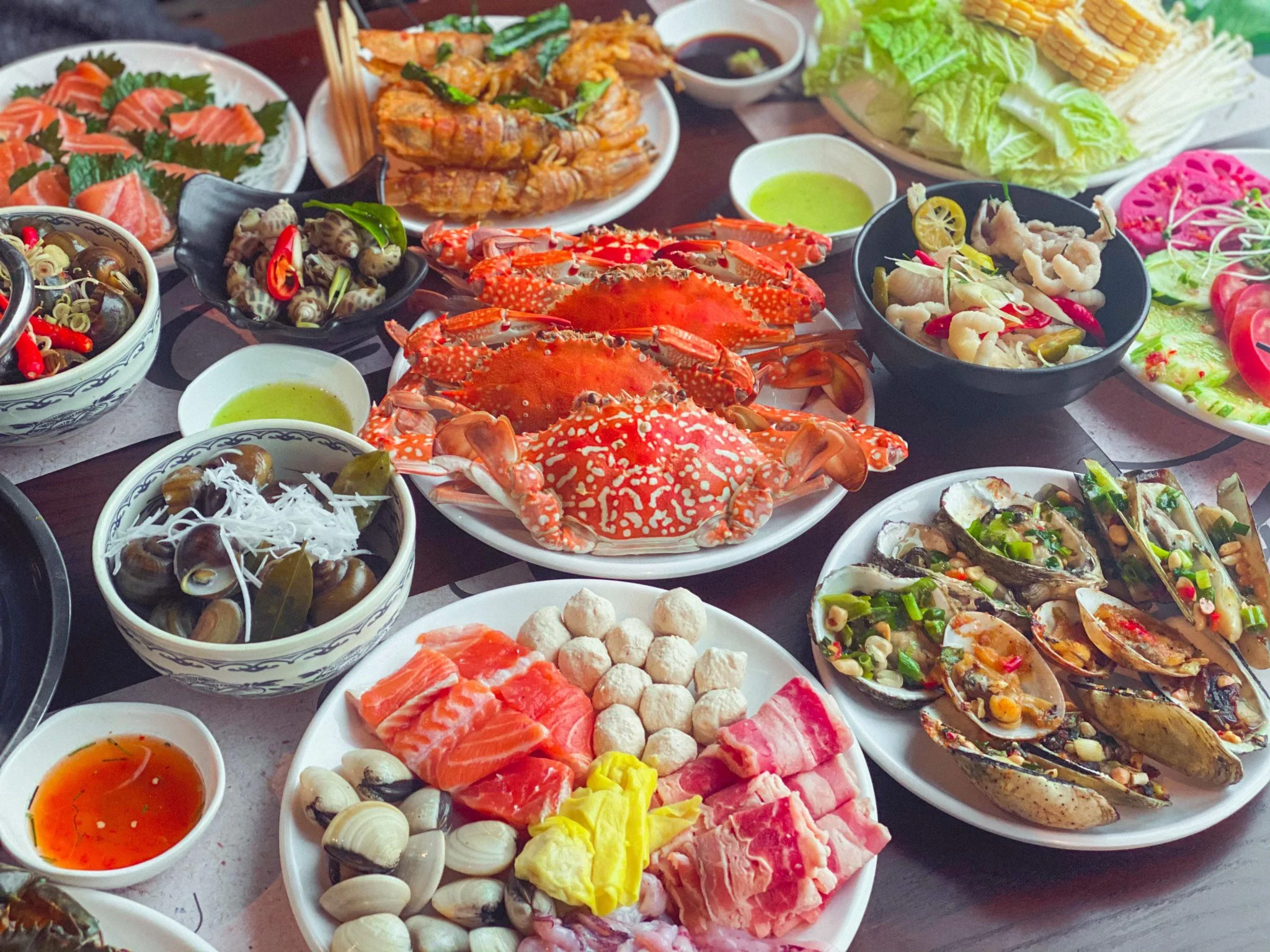 thực đơn nhà hàng hải sản phong phú