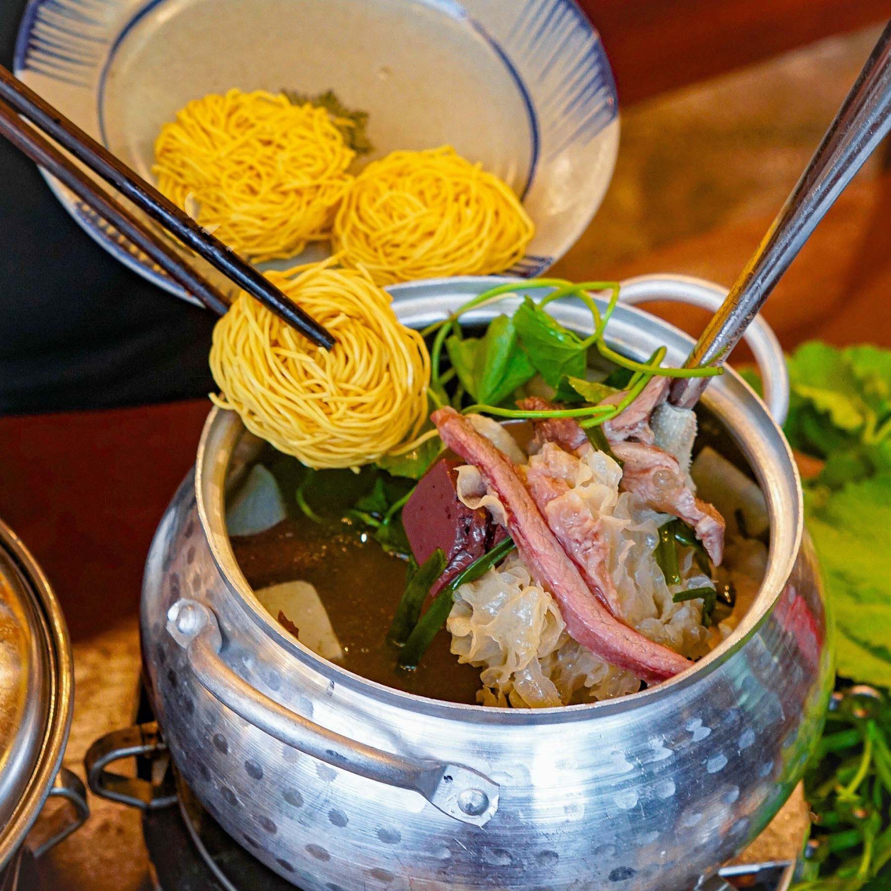 Những quán lẩu ngon rẻ ở Đà Nẵng luôn được nhiều du khách lựa chọn 