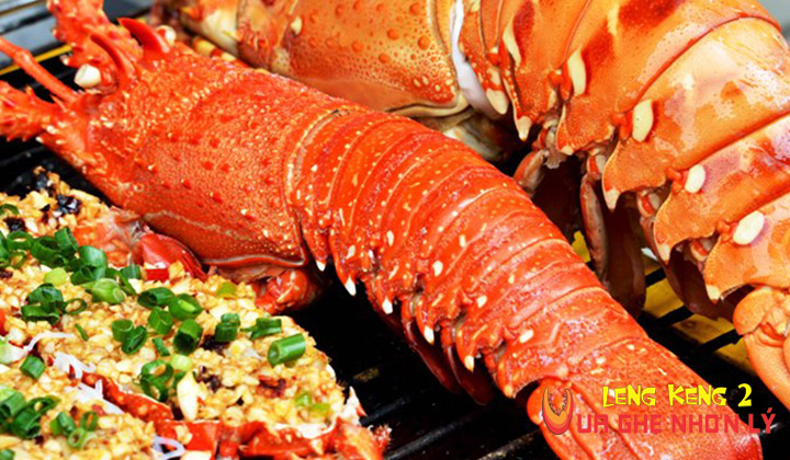 Hải sản ở đây tươi sống vô cùng. Khách có thể tự lựa chọn rồi đưa đầu bếp chế biến. - Ảnh: Leng Keng 2 Vua Ghẹ Nhơn Lý