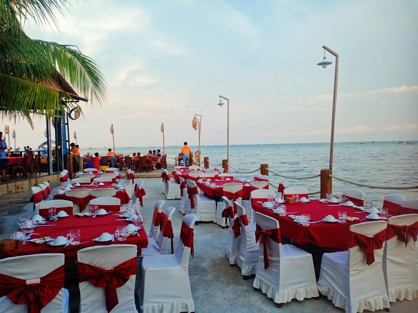 Nhà hàng Hạnh Nhung Làng Chài Hàm Ninh