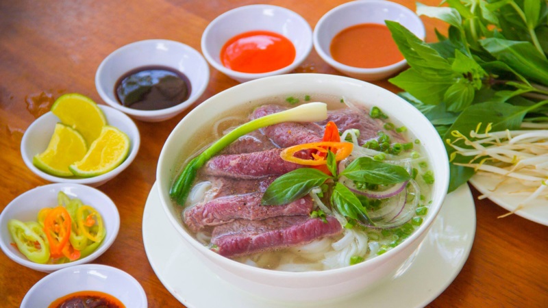 Quán phở Bát Đàn - phở gia truyền Hà Nội