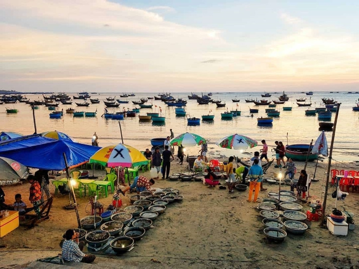 Làng chài Mũi Né - đầu mối của các nhà hàng hải sản