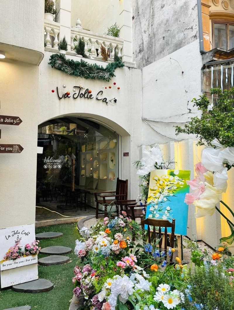 Top 10 quán cafe đẹp ở Hà Nội có không gian xinh chất ngất 4