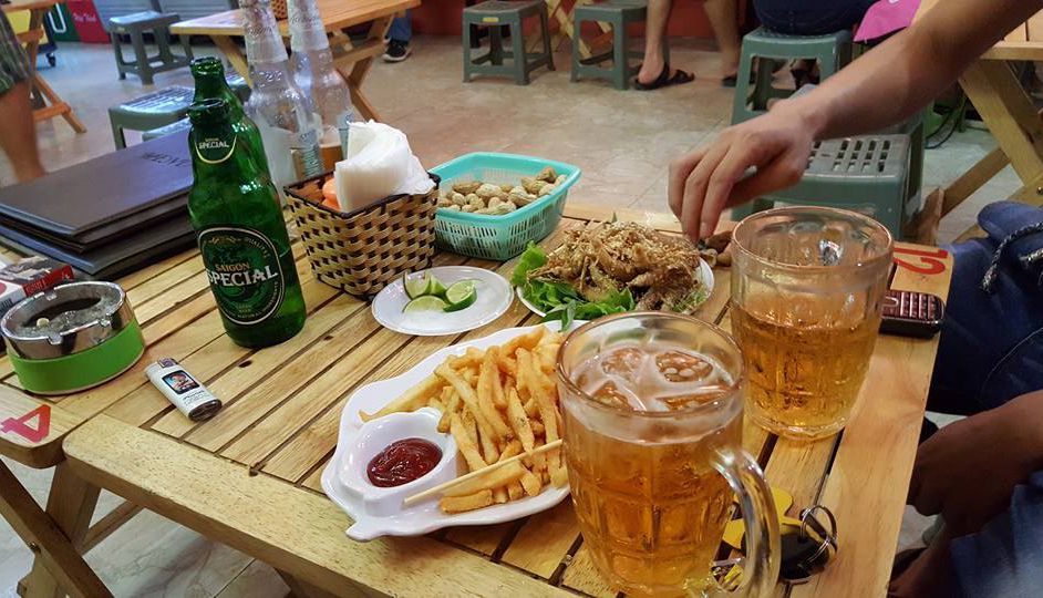 Quán nhậu vỉa hè Hà Nội