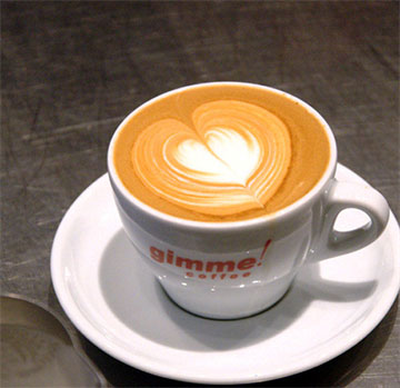 Mẹo tạo hình trái tim cho ly cafe cực dễ