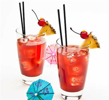 Những ly cocktail màu sắc trong quán bar