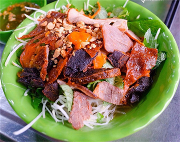 7 món ăn vặt đáng thử một lần quanh phố đi bộ Hà Nội