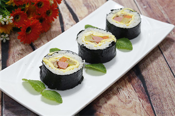 Tuyệt chiêu cuốn sushi không cần mành tre mà vẫn tròn đẹp xuất sắc