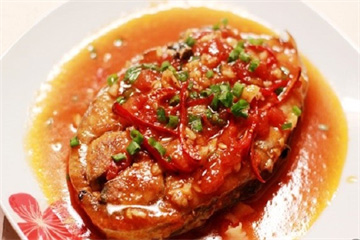 Cách làm cá ngừ kho với thơm và cà chua ngon hấp dẫn