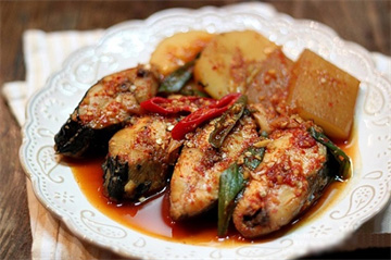 Cách nấu món cá thu kho củ cải kiểu Hàn