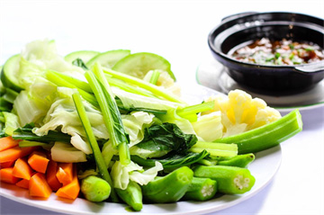 8 cách luộc rau ngon giữ nguyên dinh dưỡng, màu xanh không bị thâm đen