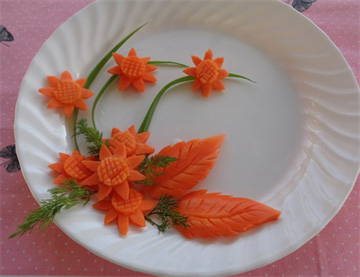 5 phút tỉa hoa hướng dương từ củ cà rốt