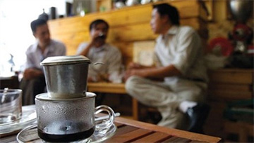 Tranh cãi về văn hóa cafe của người Việt