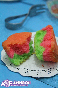 Làm bánh cupcake cầu vồng cho Tết thêm sắc màu  