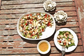 Làm salad cá hồi và pho mát dễ mà ngon