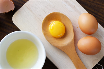 4 nguy hại tiềm ẩn đến từ việc ăn sống lòng trắng trứng gà