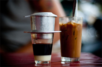 Cà phê sữa đá Sài Gòn được Bloomberg ca ngợi