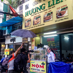 Ở Hà Nội có tận 5 hàng bún chả từng xuất hiện chễm chệ trên truyền thông quốc tế