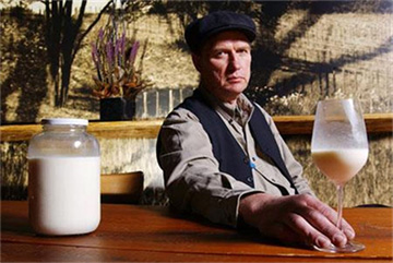 Người cao tuổi uống sữa như thế nào cho đúng?