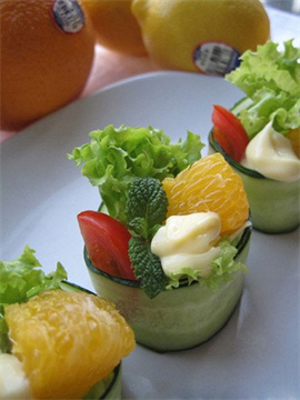 Cách làm salad cuộn hoa quả đẹp mắt cực ngon miệng