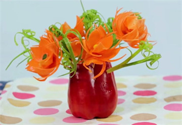 Cách tỉa hoa cà rốt đẹp lung linh cho mâm cỗ ngày Tết