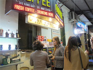 Tại sao khách Tây thích cà phê rang xay Việt?