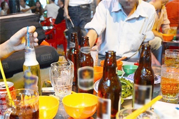 Việt Nam tăng bậc về rượu bia: Không tự hào mà còn cảm thấy xấu hổ…