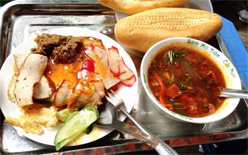Bánh mỳ sốt vang phố Đình Ngang, Hà Nội | Ẩm thực đường phố