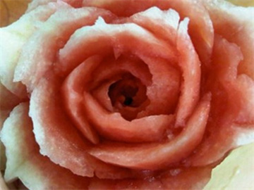 Cách tỉa hoa bằng dưa hấu