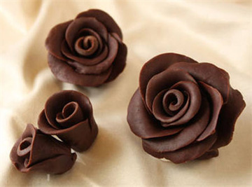 Cách làm hoa hồng từ chocolate cực độc