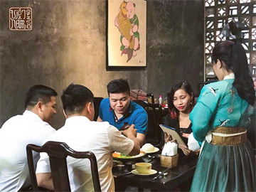 Bên trong quán ăn dã sử độc đáo tại Hà thành