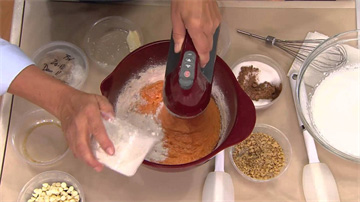 Mẹo dùng máy đánh trứng cầm tay khi làm bánh