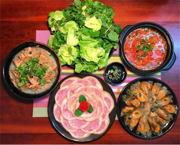 Lóa mắt với mâm cơm đẹp như nhà hàng của mẹ đảm 8x ở Hà Nội