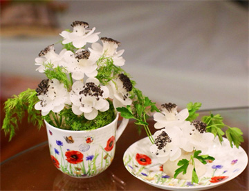 Tỉa hoa từ củ cải cho bàn ăn thêm xinh