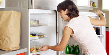 Ngộ độc vì dùng thức ăn thừa trong tủ lạnh