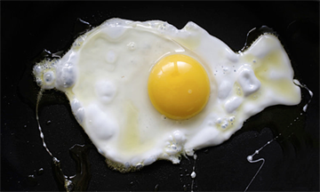Ăn hai quả trứng mỗi ngày làm tăng nguy cơ bệnh tim mạch