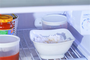 Sự thật việc để cơm nguội trong tủ lạnh gây ung thư?