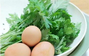 Hướng dẫn làm trứng rán ngải cứu thơm ngon cho cả gia đình bạn